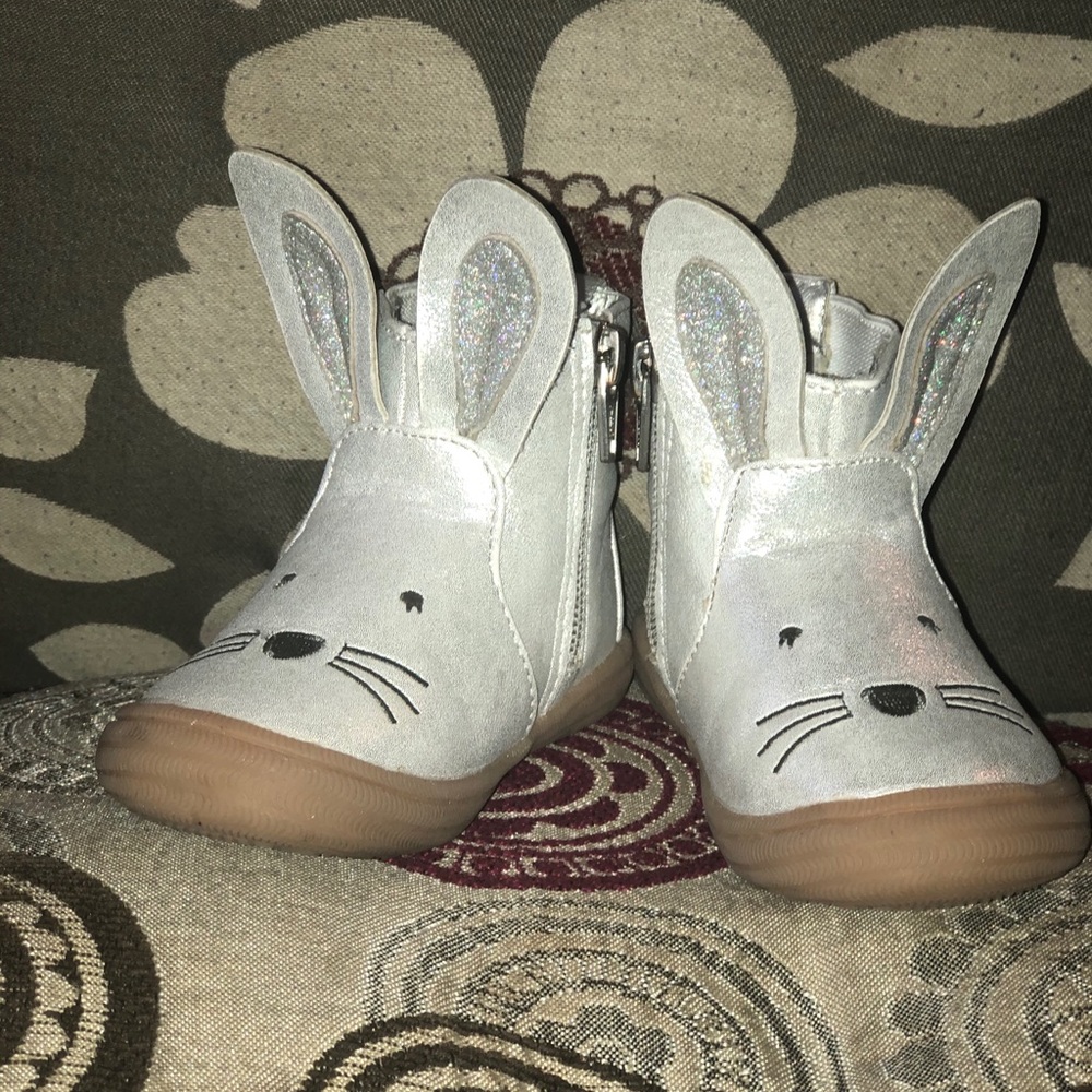 Cat & Jack Silver bunny booties hard soles